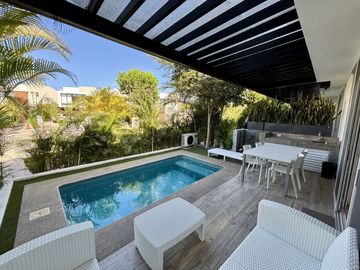 Casa en Venta de 4 recamaras con alberca privada en Campo de Golf El Tigre