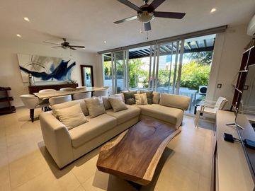 Casa en Venta de 4 recamaras con alberca privada en Campo de Golf El Tigre