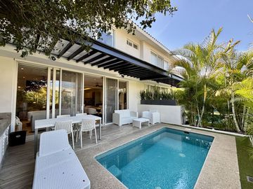 Casa en Venta de 4 recamaras con alberca privada en Campo de Golf El Tigre