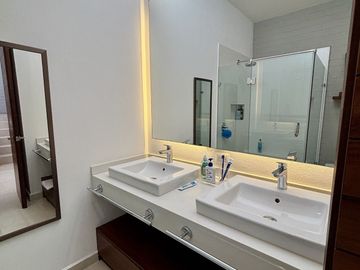 Casa en Venta de 4 recamaras con alberca privada en Campo de Golf El Tigre