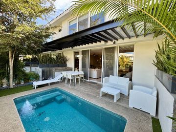 Casa en Venta de 4 recamaras con alberca privada en Campo de Golf El Tigre