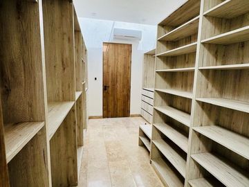 CASA EN VENTA  EN EL YUCATAN COUNTRY CLUB