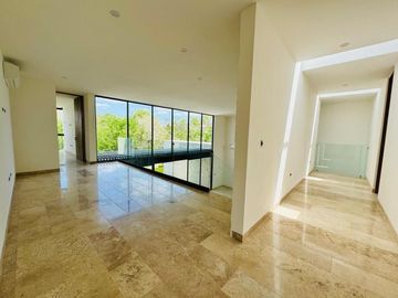 CASA EN VENTA  EN EL YUCATAN COUNTRY CLUB