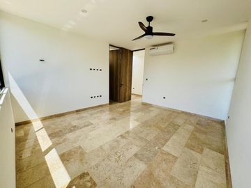 CASA EN VENTA  EN EL YUCATAN COUNTRY CLUB