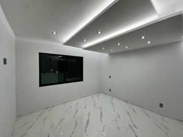 Exclusiva residencia en La Rioja, frente a área verde