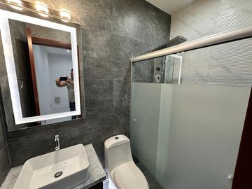 Exclusiva residencia en La Rioja, frente a área verde
