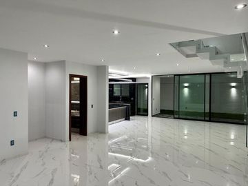 Exclusiva residencia en La Rioja, frente a área verde