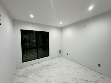 Exclusiva residencia en La Rioja, frente a área verde