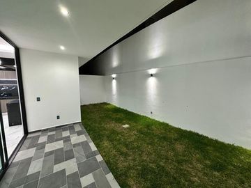 Exclusiva residencia en La Rioja, frente a área verde