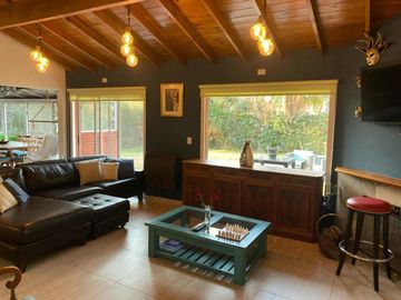 Casa en venta - 5 Dormitorios 3 Baños - Canning