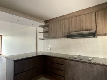 Venta departamento de 138 m2 de 3 dormitorios en Nayón