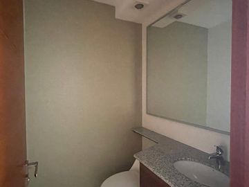 Venta departamento de 138 m2 de 3 dormitorios en Nayón