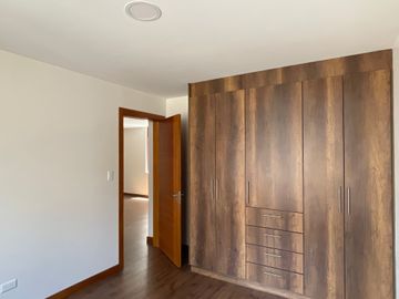 Venta departamento de 138 m2 de 3 dormitorios en Nayón
