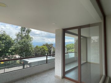 Venta departamento de 138 m2 de 3 dormitorios en Nayón