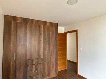 Venta departamento de 138 m2 de 3 dormitorios en Nayón