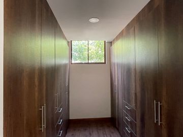 Venta departamento de 138 m2 de 3 dormitorios en Nayón