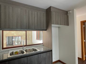 Venta departamento de 138 m2 de 3 dormitorios en Nayón
