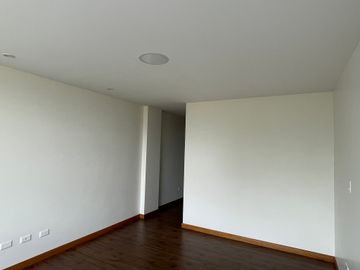 Venta departamento de 138 m2 de 3 dormitorios en Nayón