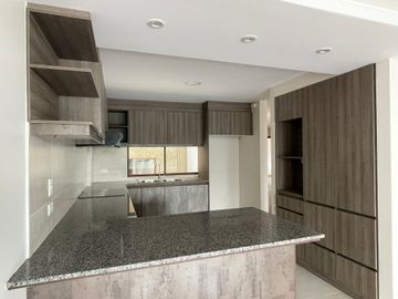 Venta departamento de 138 m2 de 3 dormitorios en Nayón
