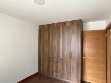 Venta departamento de 138 m2 de 3 dormitorios en Nayón