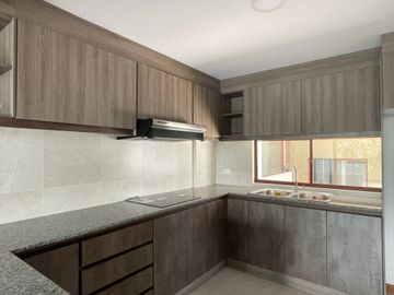 Venta departamento de 138 m2 de 3 dormitorios en Nayón