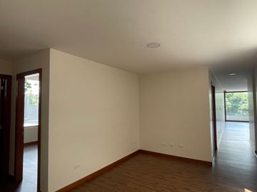 Venta departamento de 138 m2 de 3 dormitorios en Nayón
