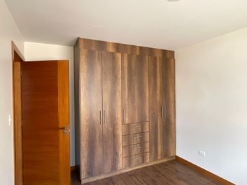 Venta departamento de 138 m2 de 3 dormitorios en Nayón