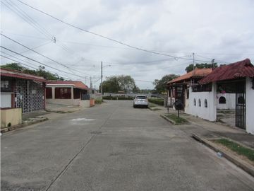 Se Vende Casa en Puerto Caimito-La Chorrera (DR)