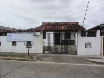 Se Vende Casa en Puerto Caimito-La Chorrera (DR)