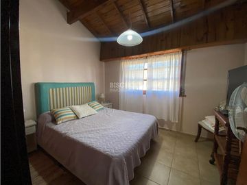 EXCELENTE TRIPLEX, TODOS LOS SERVICIOS, A METROS DE LA AV 3