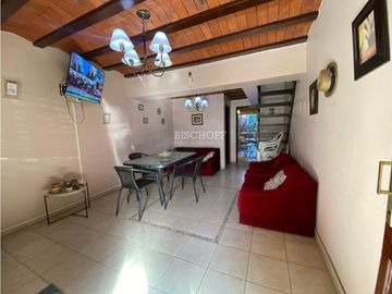 EXCELENTE TRIPLEX, TODOS LOS SERVICIOS, A METROS DE LA AV 3