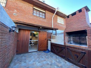 EXCELENTE TRIPLEX, TODOS LOS SERVICIOS, A METROS DE LA AV 3
