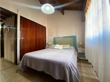 EXCELENTE TRIPLEX, TODOS LOS SERVICIOS, A METROS DE LA AV 3