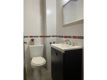 EXCELENTE TRIPLEX, TODOS LOS SERVICIOS, A METROS DE LA AV 3
