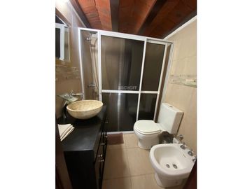 EXCELENTE TRIPLEX, TODOS LOS SERVICIOS, A METROS DE LA AV 3