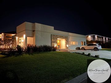 Casa en venta de 3 dormitorios en La Reserva