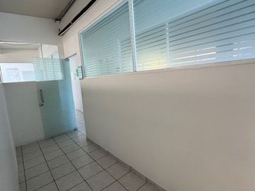 Renta oficinas en Av. Universidad - Chimalistac, con terraza