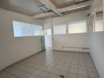 Renta oficinas en Av. Universidad - Chimalistac, con terraza