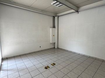 Renta oficinas en Av. Universidad - Chimalistac, con terraza