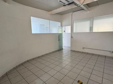 Renta oficinas en Av. Universidad - Chimalistac, con terraza