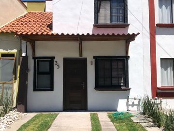 Casa en venta recamara en Planta Baja, céntrica. Querétaro.
