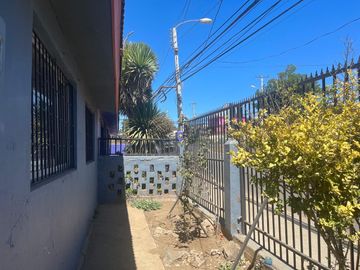 VALPARAISO, PLAYA ANCHA CASA CON TERRENO