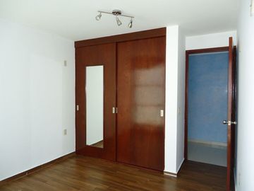 RENTA VENTA CASA ZIBATA 4 RECAMARAS CERCA  ANAHUAC