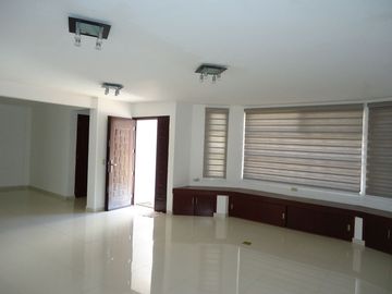 RENTA VENTA CASA ZIBATA 4 RECAMARAS CERCA  ANAHUAC