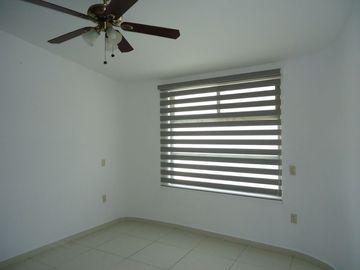 RENTA VENTA CASA ZIBATA 4 RECAMARAS CERCA  ANAHUAC