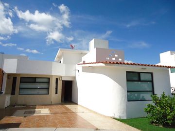 RENTA VENTA CASA ZIBATA 4 RECAMARAS CERCA  ANAHUAC