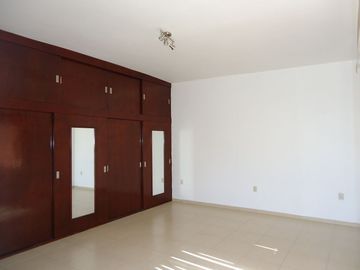 RENTA VENTA CASA ZIBATA 4 RECAMARAS CERCA  ANAHUAC
