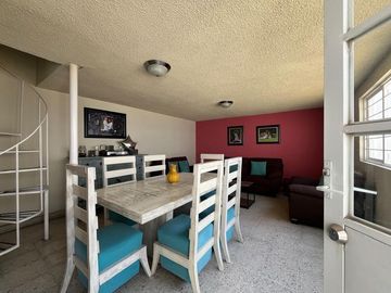 Casa en Venta con Locales Comerciales Toluca