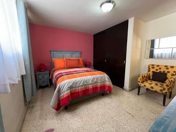 Casa en Venta con Locales Comerciales Toluca