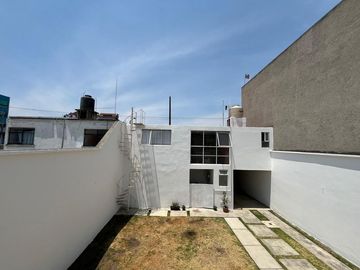 Casa en Venta con Locales Comerciales Toluca